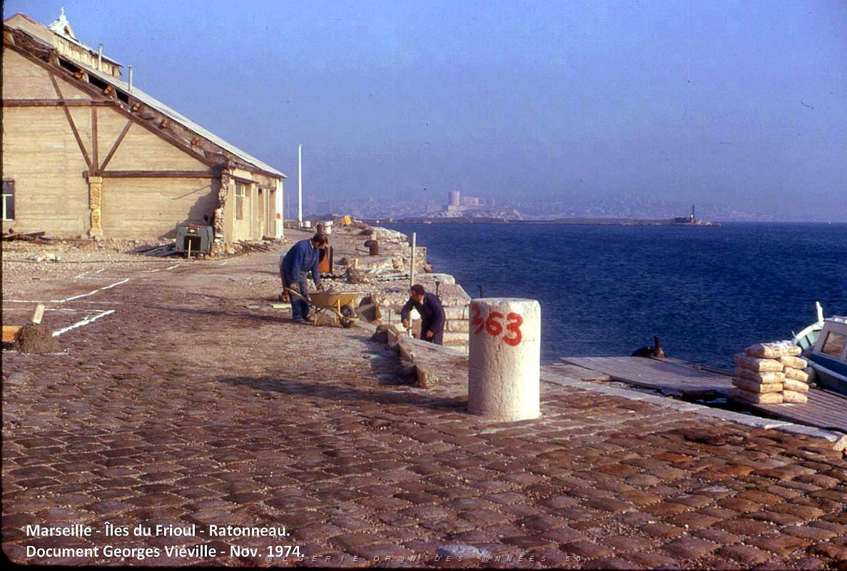 MARSEILLE ILE DU FRIOUL 1974 -RATONNEAU(26).jpg